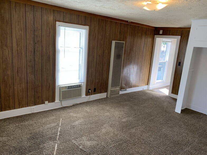 Building Photo - 833 Topeka