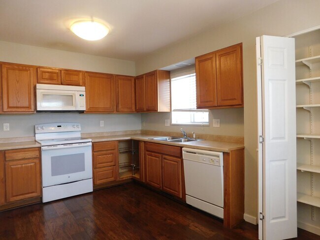Building Photo - 1318 Bunting Ave