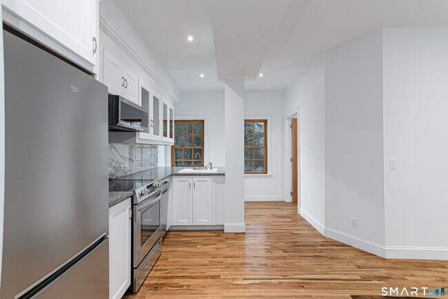 Building Photo - 2 Hollyhock Rd