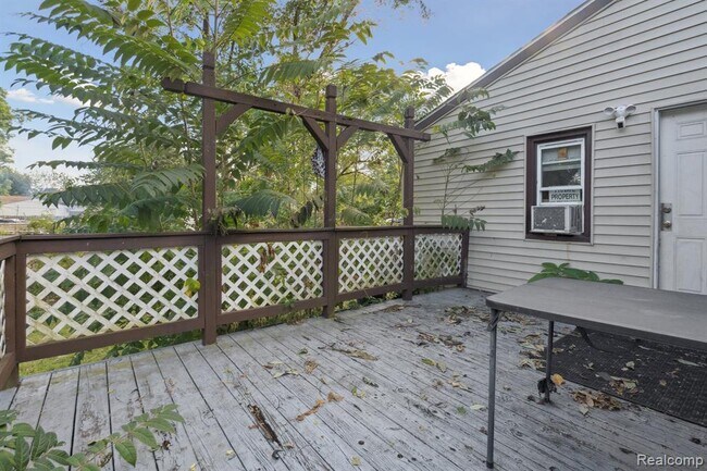 Building Photo - 5315 Edgewood St