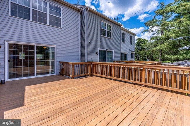 Building Photo - 3 level townhouse in Kinstowne area