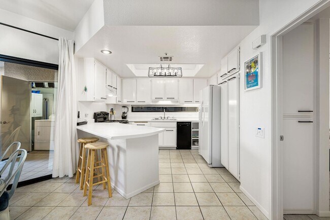 Building Photo - 255 S Avenida Caballeros