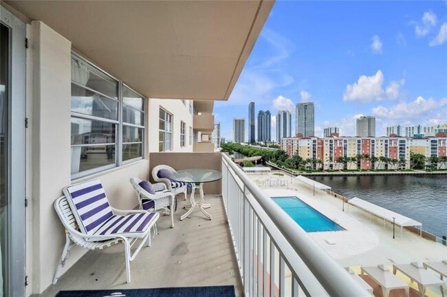 Building Photo - 250 174th St