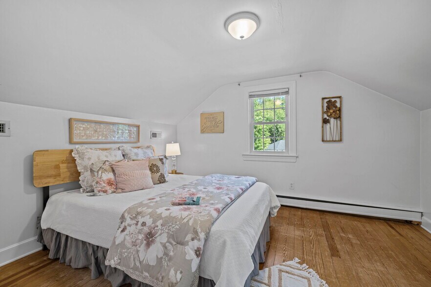 Building Photo - 12 Meadow Dr