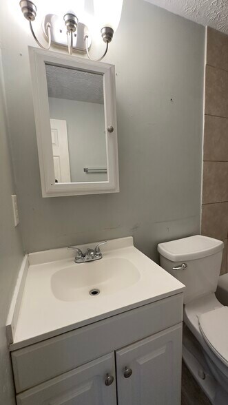 Building Photo - 1596 Worthington Row Dr
