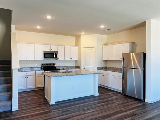 Building Photo - 2217 Pioneer Dr