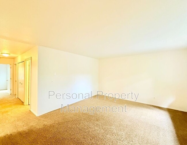 Building Photo - 3412 NE 66th Ave