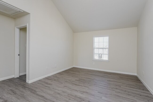 Building Photo - 6223 Brenwood Cir