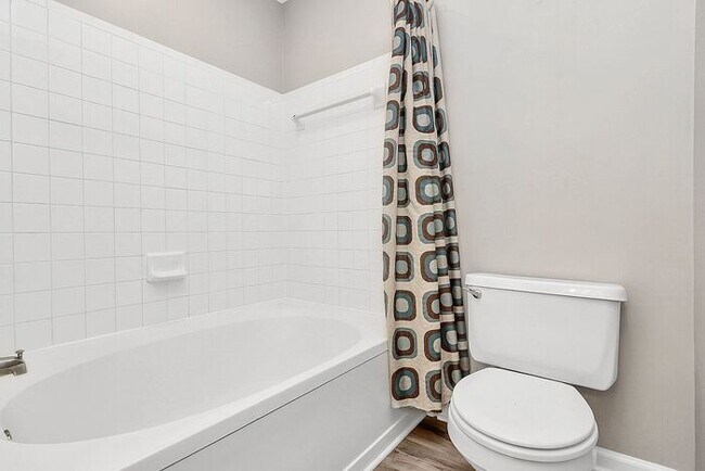 Building Photo - Bright 2BD/2BA Tennis Villa at Lake Norman!