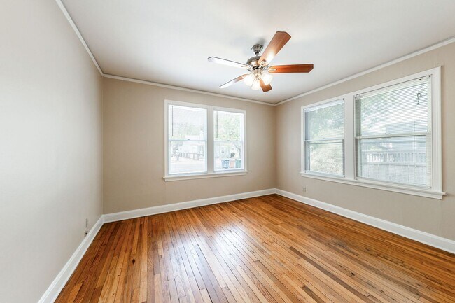 Building Photo - 909 E 38th St