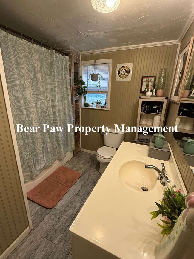 Building Photo - New Lower Prince on this Great Little Hous...