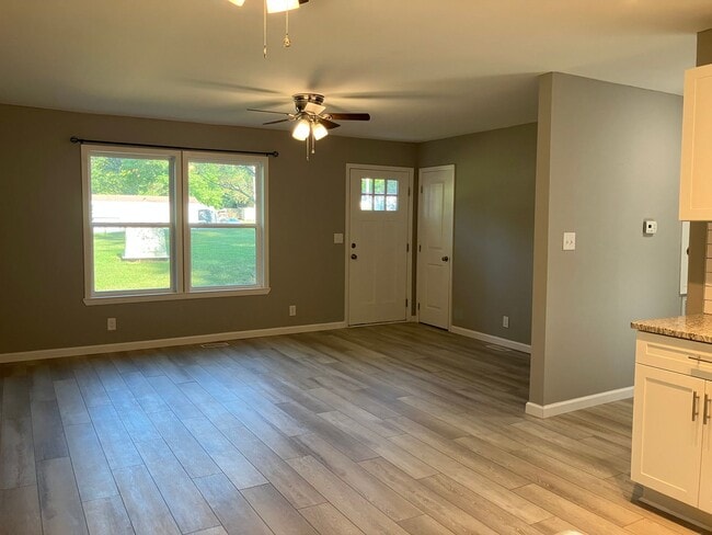 Building Photo - Two Bedroom Ranch in Denver