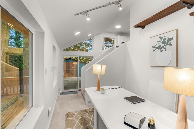 Building Photo - Charming 3 Bed / 1.75 Bath Craftsman-Style...