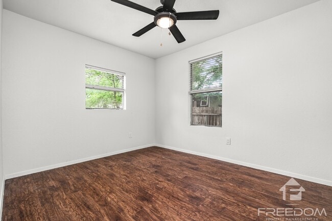 Building Photo - 1824 Katy St