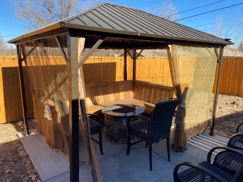 Building Photo - 240 S Julian St