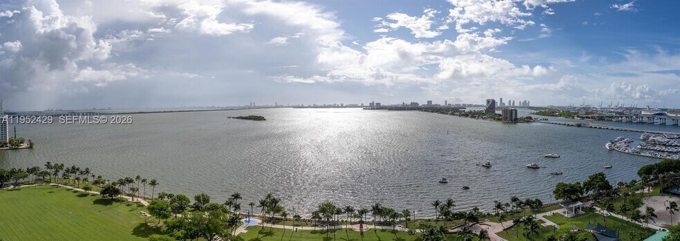 Building Photo - 1800 N Bayshore Dr