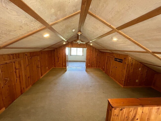 Building Photo - Beautiful 3 Bed, 2 Bath Home in Columbia Falls, MT - Close to Glacier National Park