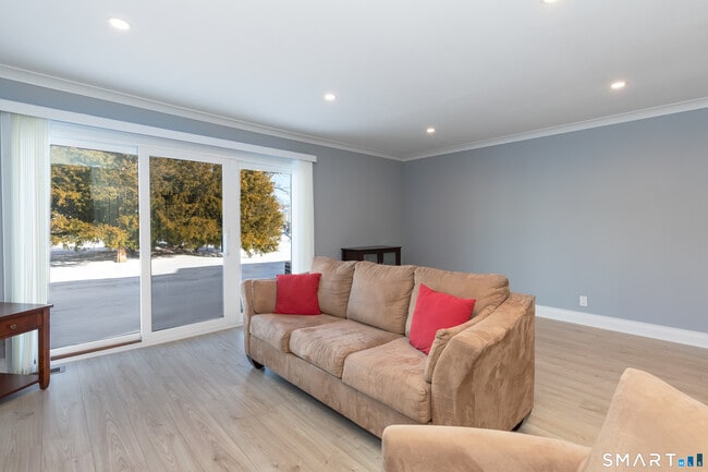 Building Photo - 13 Quincy Close