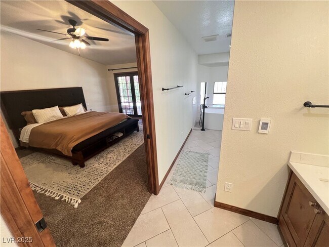 Building Photo - 5242 Dickens Dr