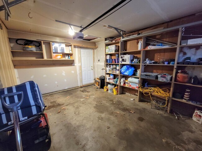 Building Photo - 1406 Briarwood Dr
