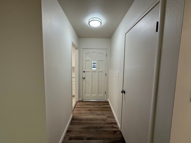 Building Photo - Newly renovated single story in Greenwood Estates!