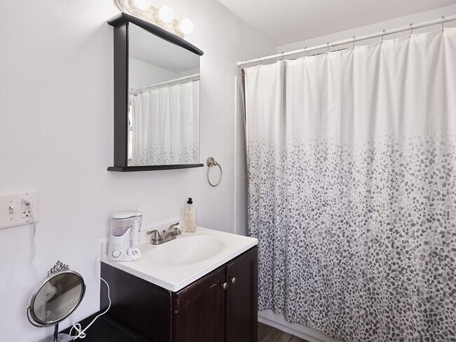 Building Photo - 69 Parker St