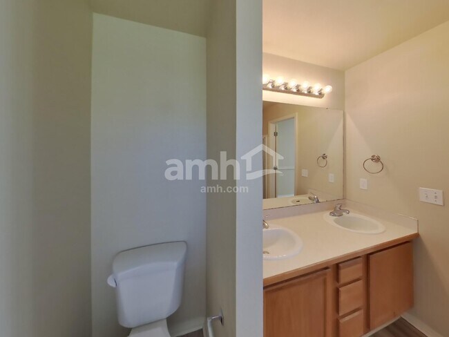 Building Photo - 585 N Katie Way