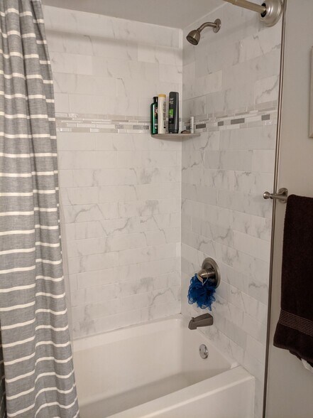 Building Photo - 624 Dudley St