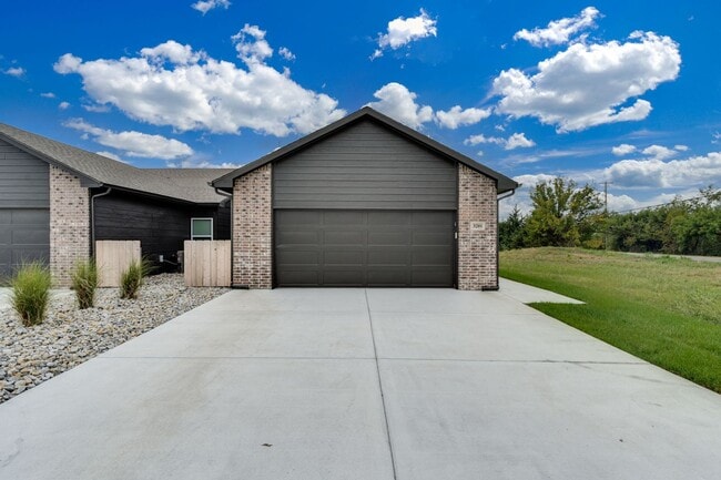 Building Photo - Falcon Falls-Maxwell Plan