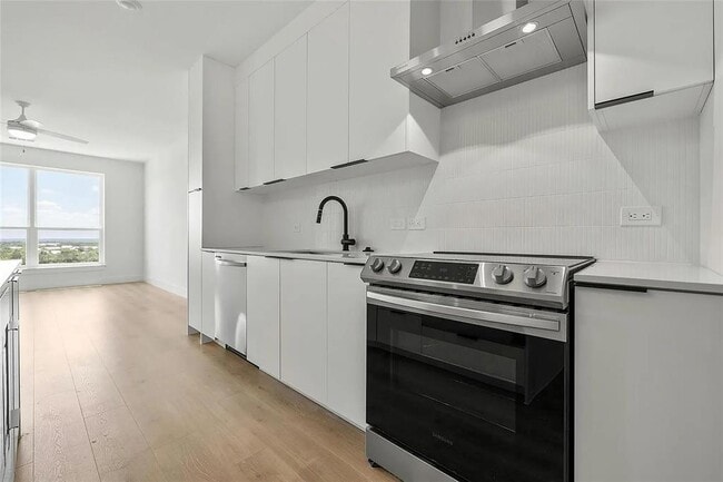 Building Photo - 1701 Simond Ave Ave