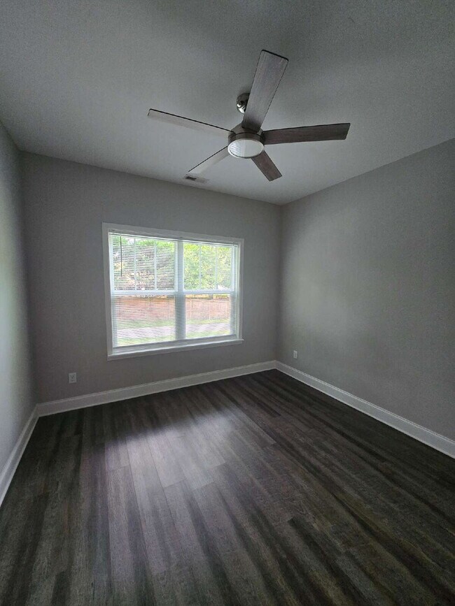 Building Photo - Charming 3-Bedroom Retreat Near Hamilton Place