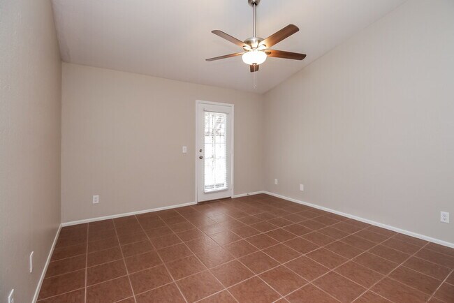 Building Photo - 1431 E Hearne Way