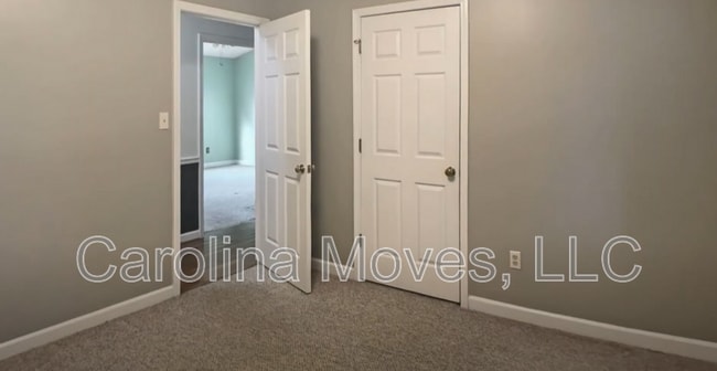 Building Photo - 313 Kilt Ct