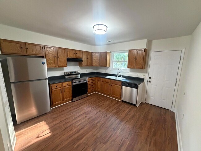 Building Photo - 2018 Pinopolis Rd