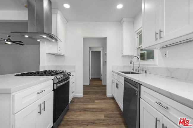 Building Photo - 214 N Martha Pl