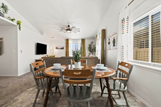 Building Photo - 216 Cliff Swallow Ave