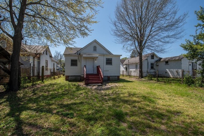 Building Photo - Updated 2 BD/ 2 BA home in Harrisburg avai...