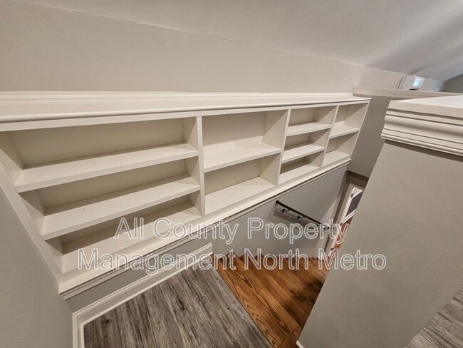Building Photo - 545 Lakeview Dr