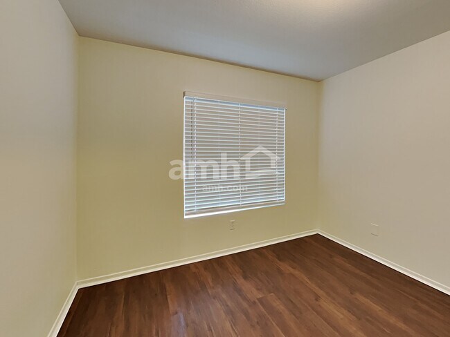 Building Photo - 11583 W Holly St