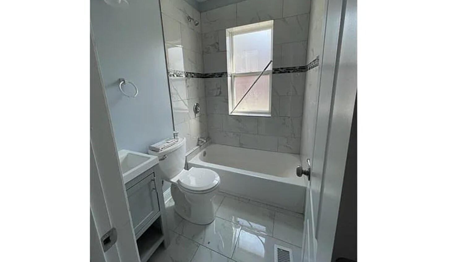 bathroom - 5424 S Union Ave