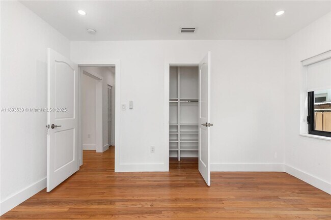 Building Photo - 6731 SW 33rd St