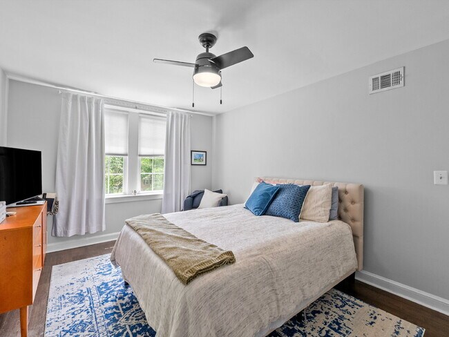 Building Photo - Enjoy Comfortable Arlington Living at Old Glebe Road!