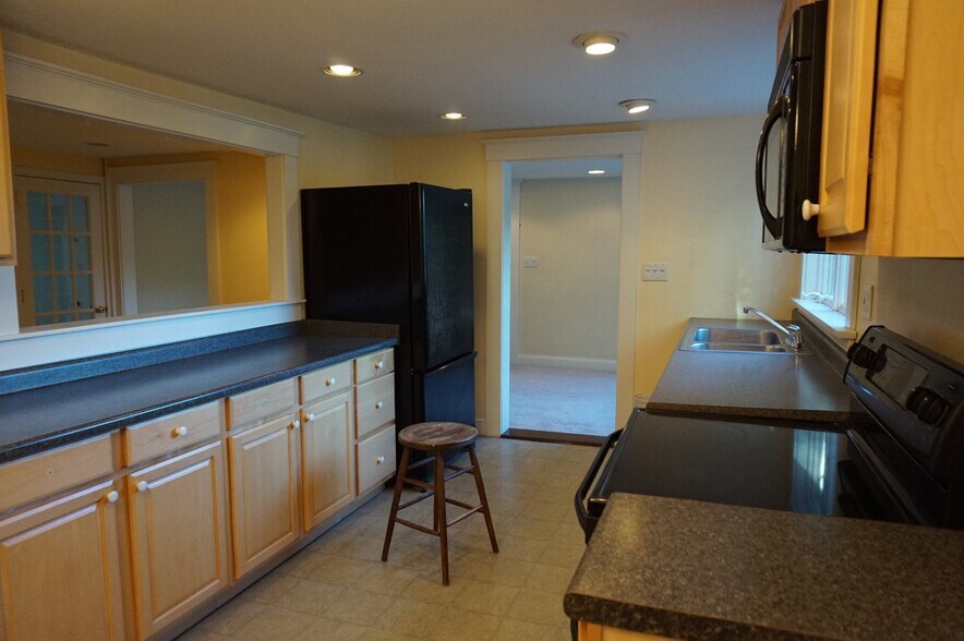 Building Photo - 248 High St