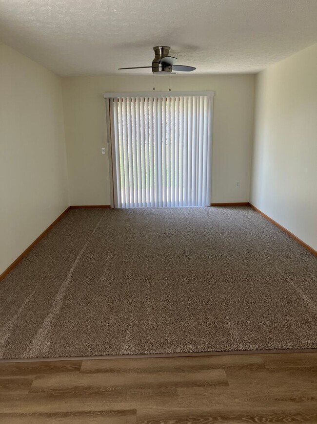 Building Photo - One bedroom apartment with attached one-car garage!