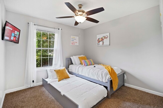 Building Photo - 3415 Oak Lawn Dr