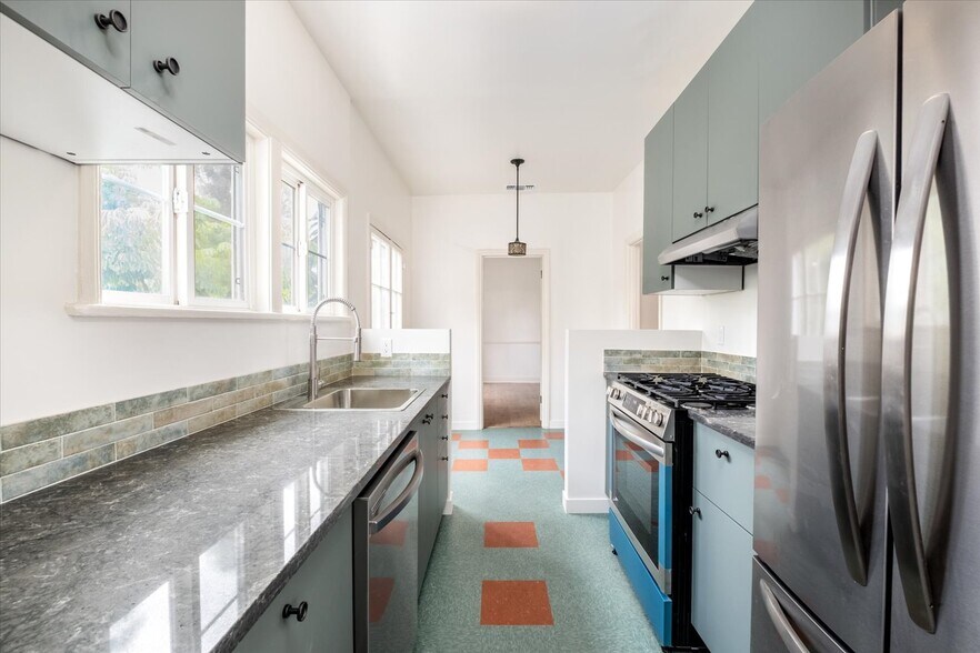 Kitchen - 6612 Emmet Ter