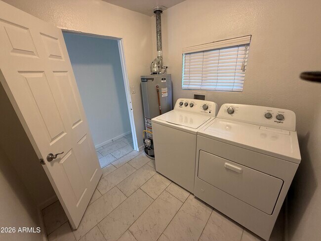 Building Photo - 2405 W Citrus Way