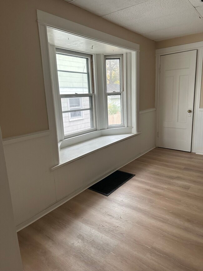Building Photo - 297 Cedarwood Ter