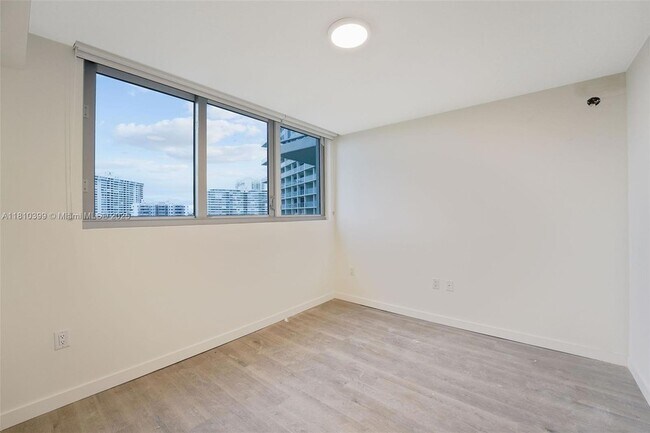 Building Photo - 1500 Bay Rd