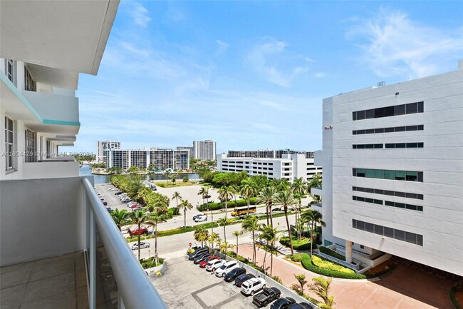 Building Photo - 3725 S Ocean Dr